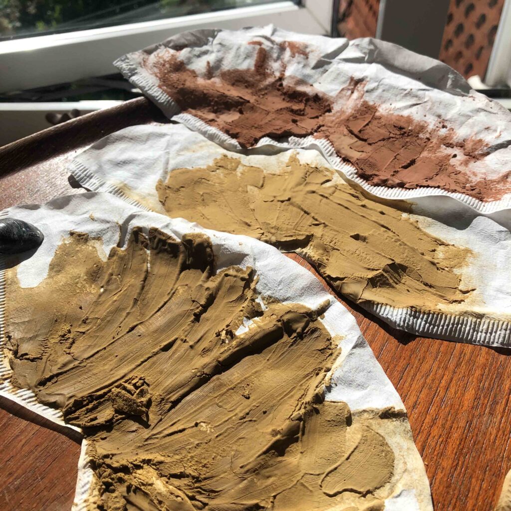 Processing ochre into pigment
